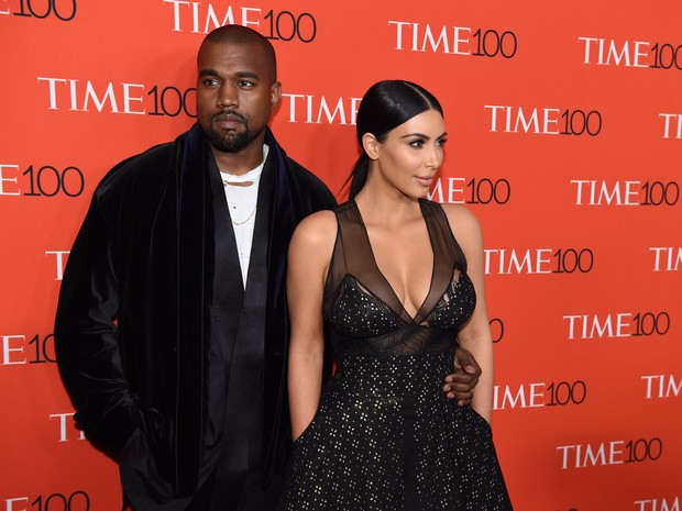 Kim Kardashian e Kanye West em festa da revista “TIME” em Nova York, nos Estados Unidos (Foto: Timothy A. Clary/ AFP)