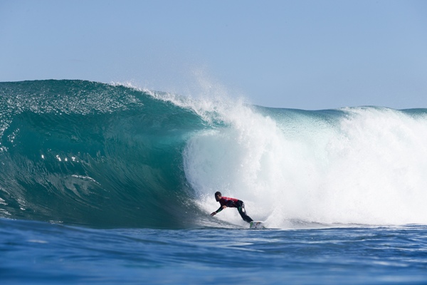 Adriano de Souza vencendo sua terceira bateria em The Box (Foto: Kelly Cestari / WSL)