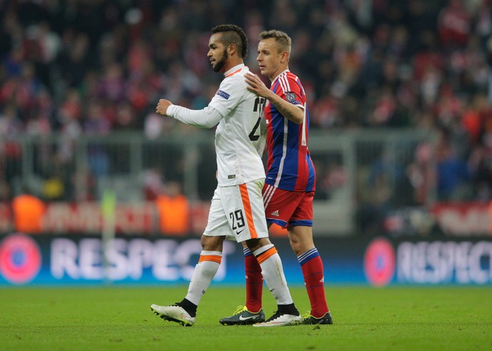 RAFINHA ALEX TEIXEIRA  Shakhtar Donetsk X BAYERN MUNIQUE (Foto: AFP)