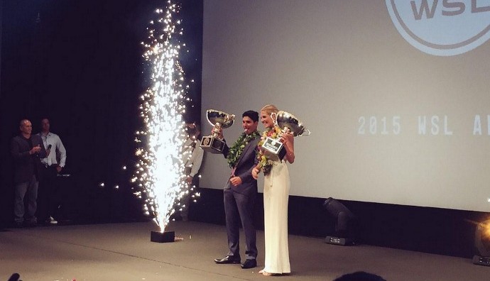 Gabriel Medina e Carissa Moore prêmio WSL surfe (Foto: Reprodução/Twitter)