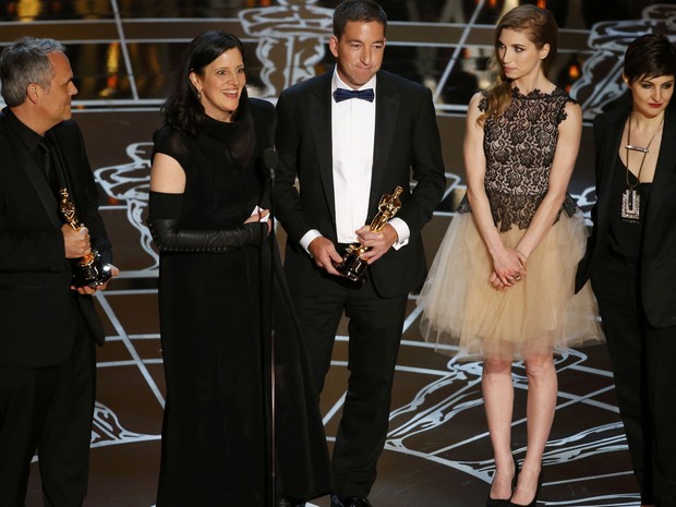 A diretora Laura Poitras recebe o Oscar de documentário por 'CitizenFour' (Foto: REUTERS/Mike Blake)