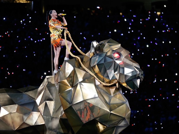 Katy Perry canta no Super Bowl em Glendale, no Arizona, nos Estados Unidos (Foto: Christian Petersen/ AFP)