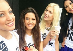 Da esquerda para a direita, Miss Israel, Miss Líbano, Miss Eslovênia e Miss Japão em selfie polêmico (Foto: Reprodução/Instagram/Doron Matalon)